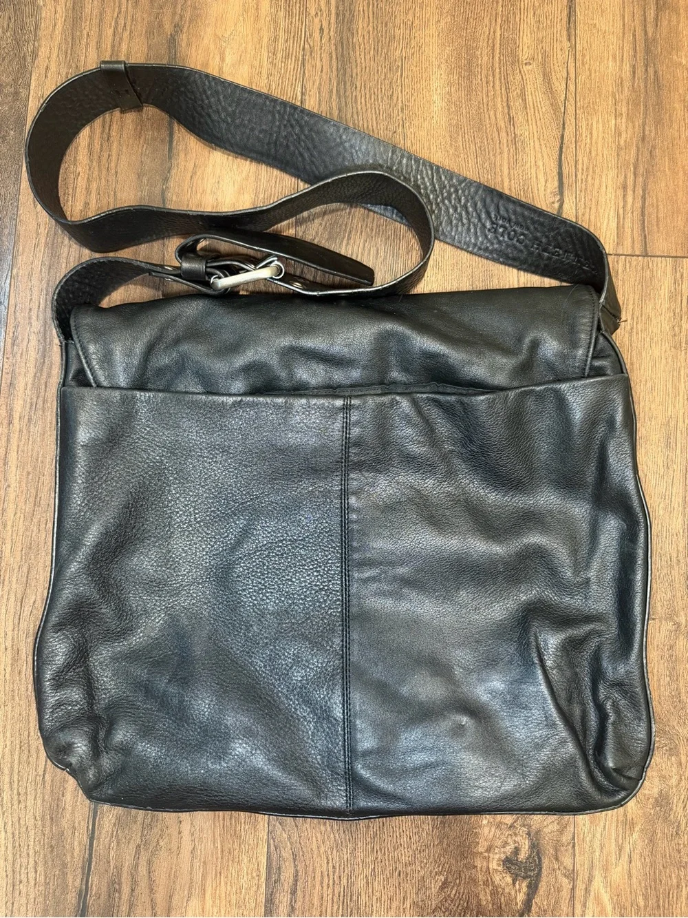 Kenneth Cole Vintage Messenger Leather Shoulder Bag Black Adjustable Strap